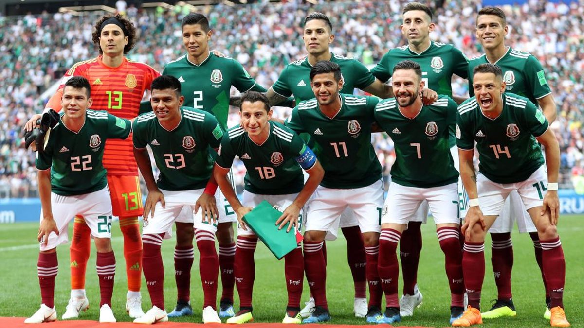 El vídeo viral de la señora que santigua a todos los futbolistas mexicanos