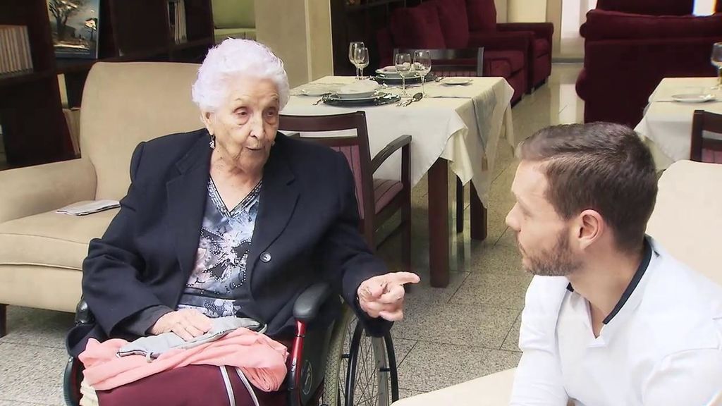 Hombres y mujeres de 100 años comparten sus recuerdos de la guerra civil