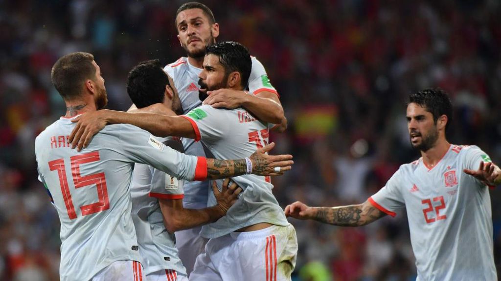 Los jugadores de la selección española celebran el gol de Diego Costa ante la selección de Portugal el 15 de junio de 2018 en el Mundial de Rusia.