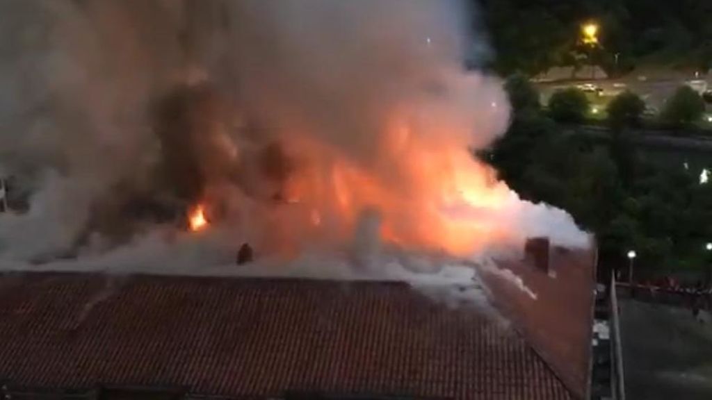 50 familias desalojadas por un incendio en Ondarroa