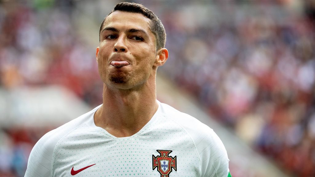 La sonrisa de Cristiano cuando escucha gritos de “Messi, Messi” en el partido ante Marruecos