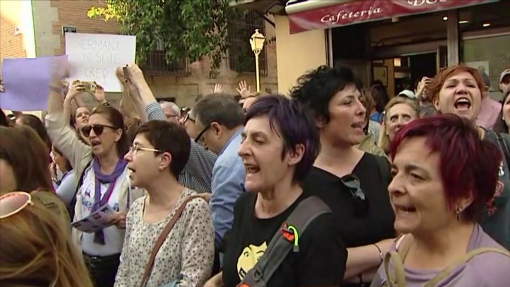 Pamplona no comparte la sentencia y critica el auto de la libertad provisional de 'La Manada' Pamplona no comparte la sentencia y critica el auto de la libertad provisional de 'La Manada'