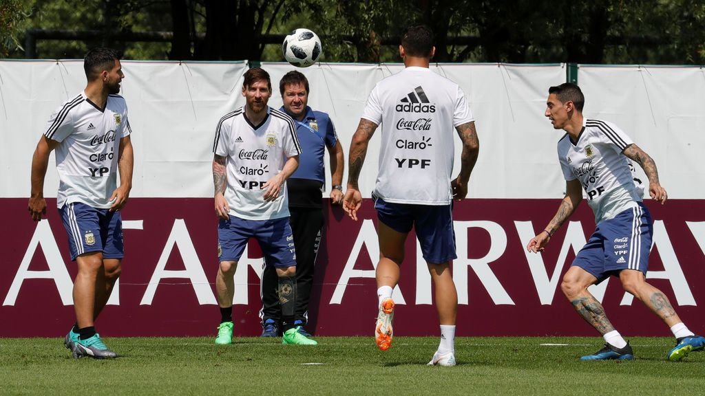 Cabizbajo y serio: así se ha entrenado Leo Messi con Argentina