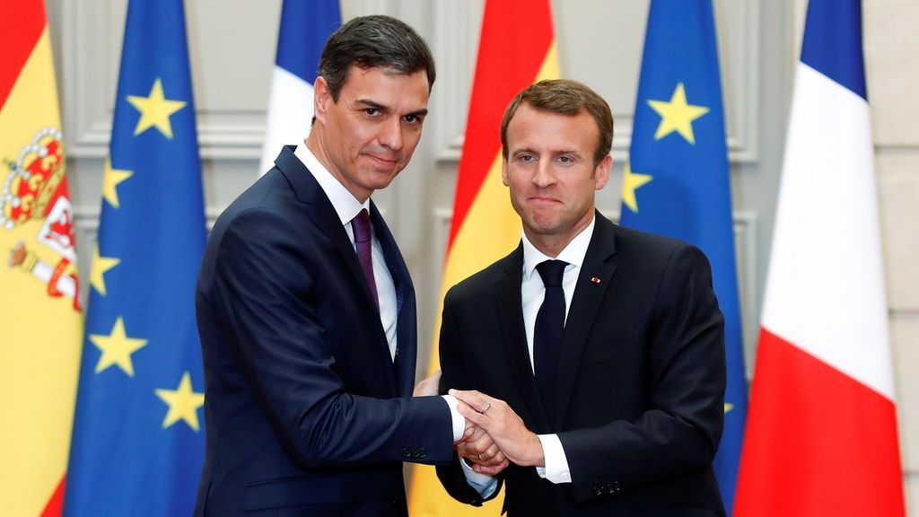 Sánchez agradece a Macron su "responsabilidad" con los migrantes del Aquarius