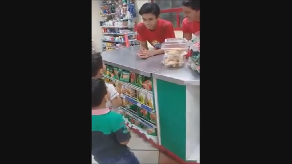 Sorprende a la Red con el castigo a sus hijos: "¡Vais a ir a la cárcel!"