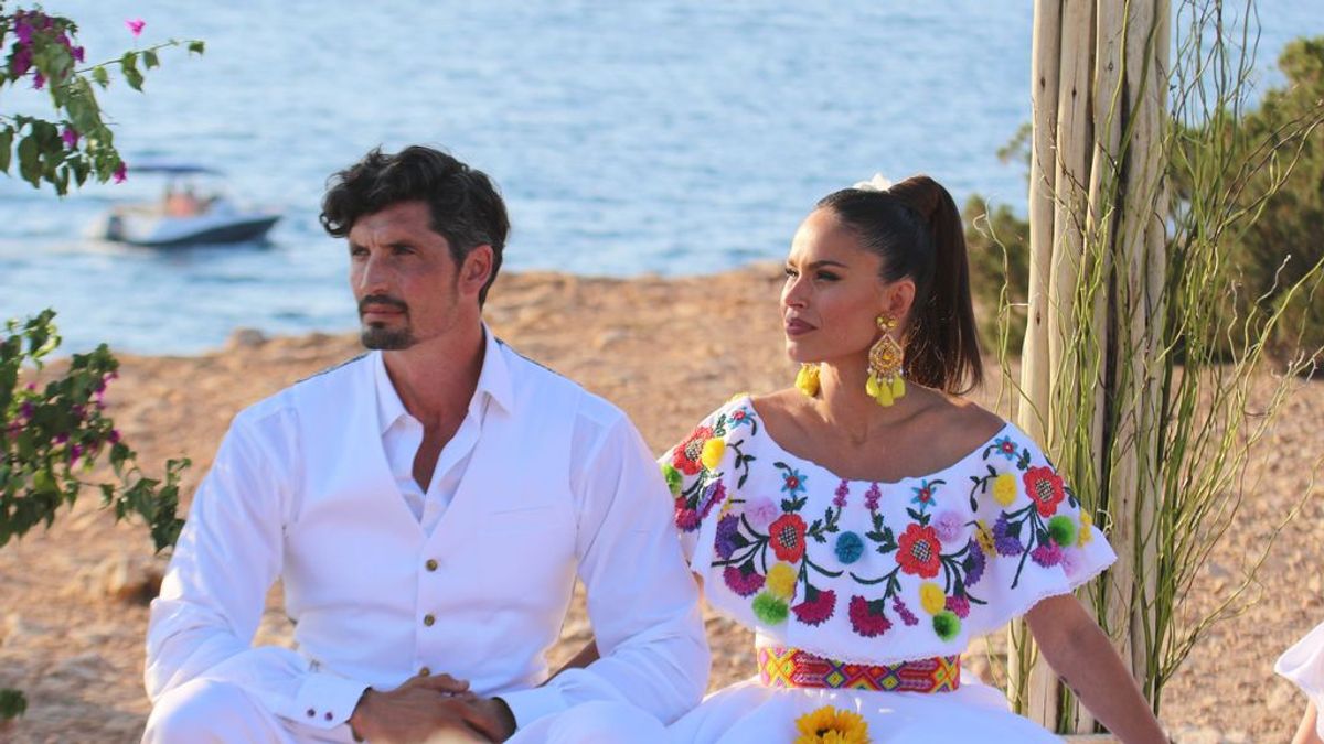 Ibiza, vestido estilo mexicano y botas diseñadas por ella misma: la boda de Mireia Canalda