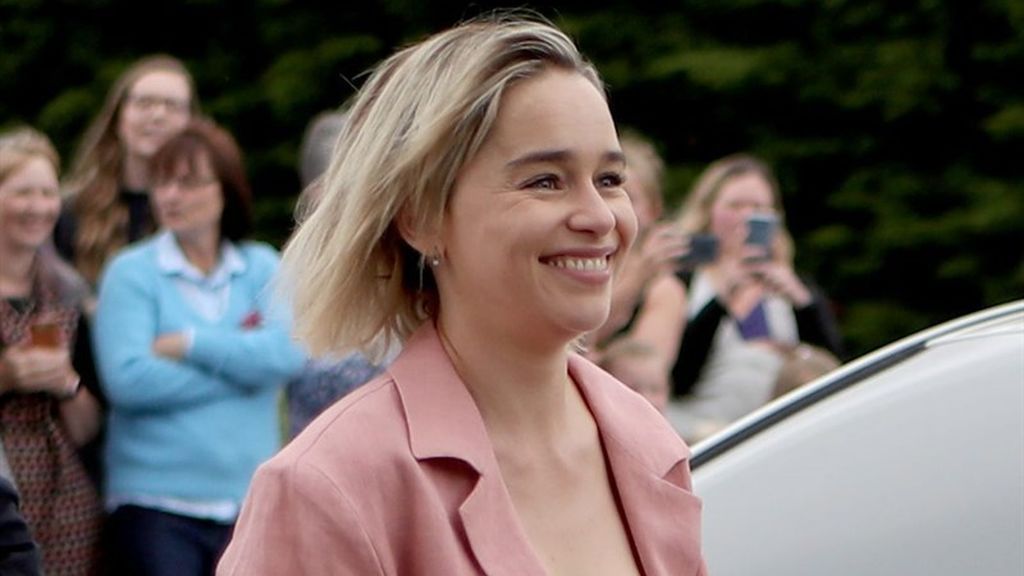 Emilia Clarke (Daenerys Targaryen).