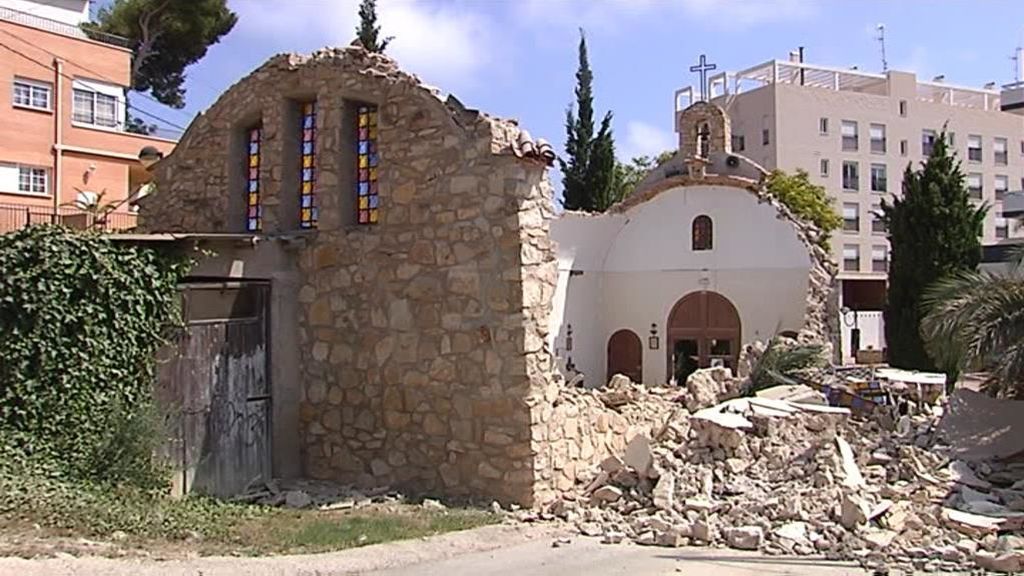 Una iglesia se derrumba en El Campello, Alicante, minutos después de acabar la misa