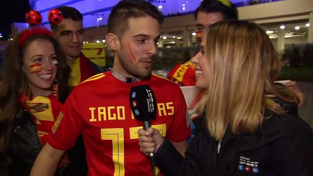 Un aficionado de Coruña, orgulloso con la camiseta de España de Iago Aspas