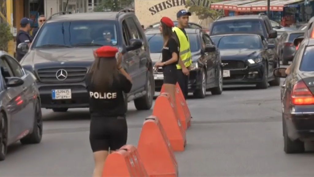 En Libia, por primera vez, las mujeres policías pueden trabajar en pantalón corto