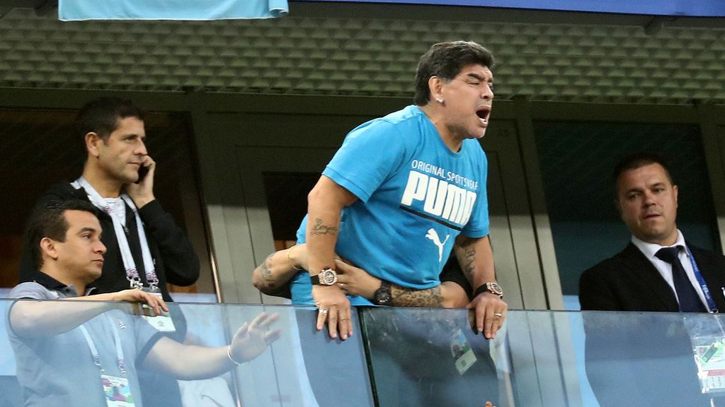 La montaña rusa de Maradona y otros memes épicos tras su 'show' en el Nigeria - Argentina