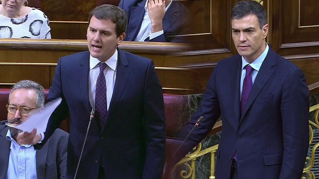 De 'socios' a rivales parlamentarios: El rifirrafe de Rivera y Sánchez en el Congreso