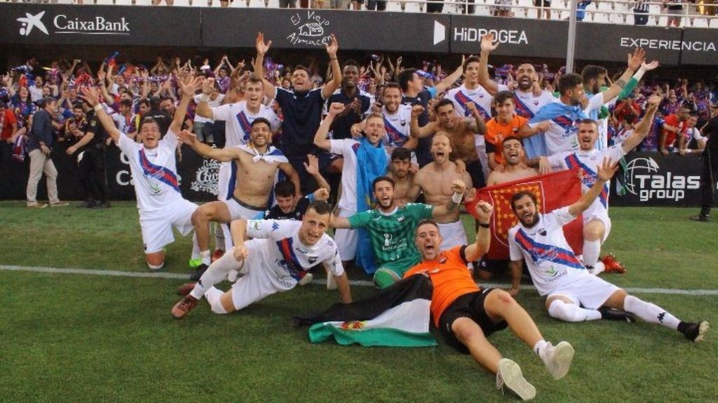 El Extremadura recibió ofertas para dejarse ganar ante el Cartagena en el Playoff de ascenso, según 'El Mundo' El Extremadura recibió ofertas para dejarse ganar ante el Cartagena en el Playoff de ascenso, según 'El Mundo'