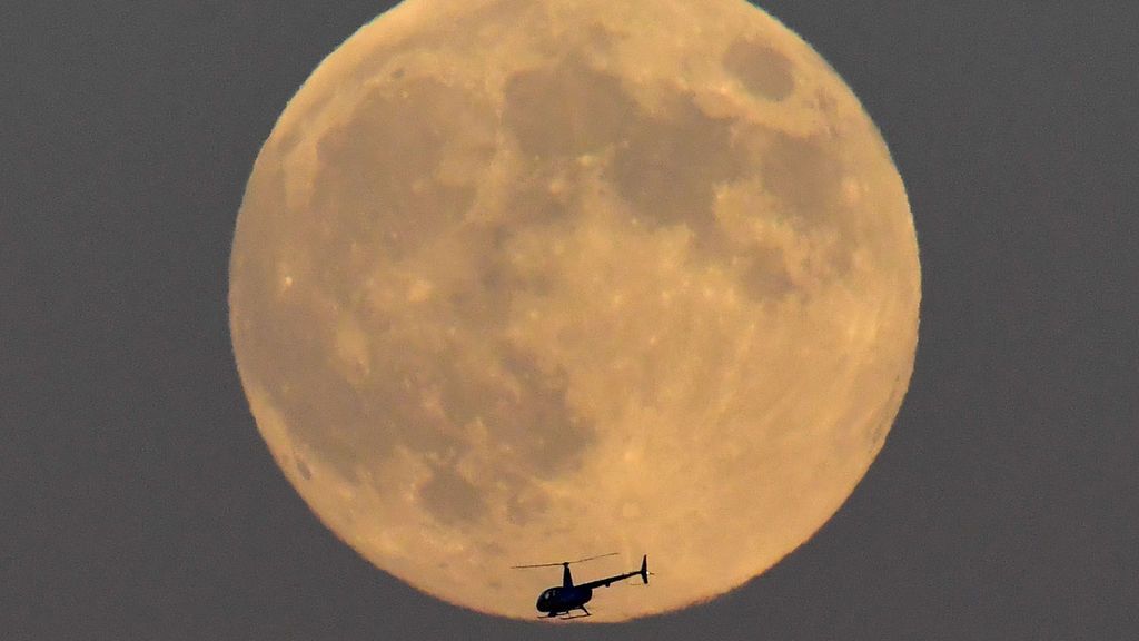 Luna de Fresa en el cielo con influencia en la Tierra