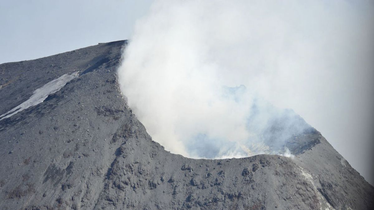 Científicos advierten de la inminente erupción del volcán  Cleveland que podría interrumpir el tráfico aéreo