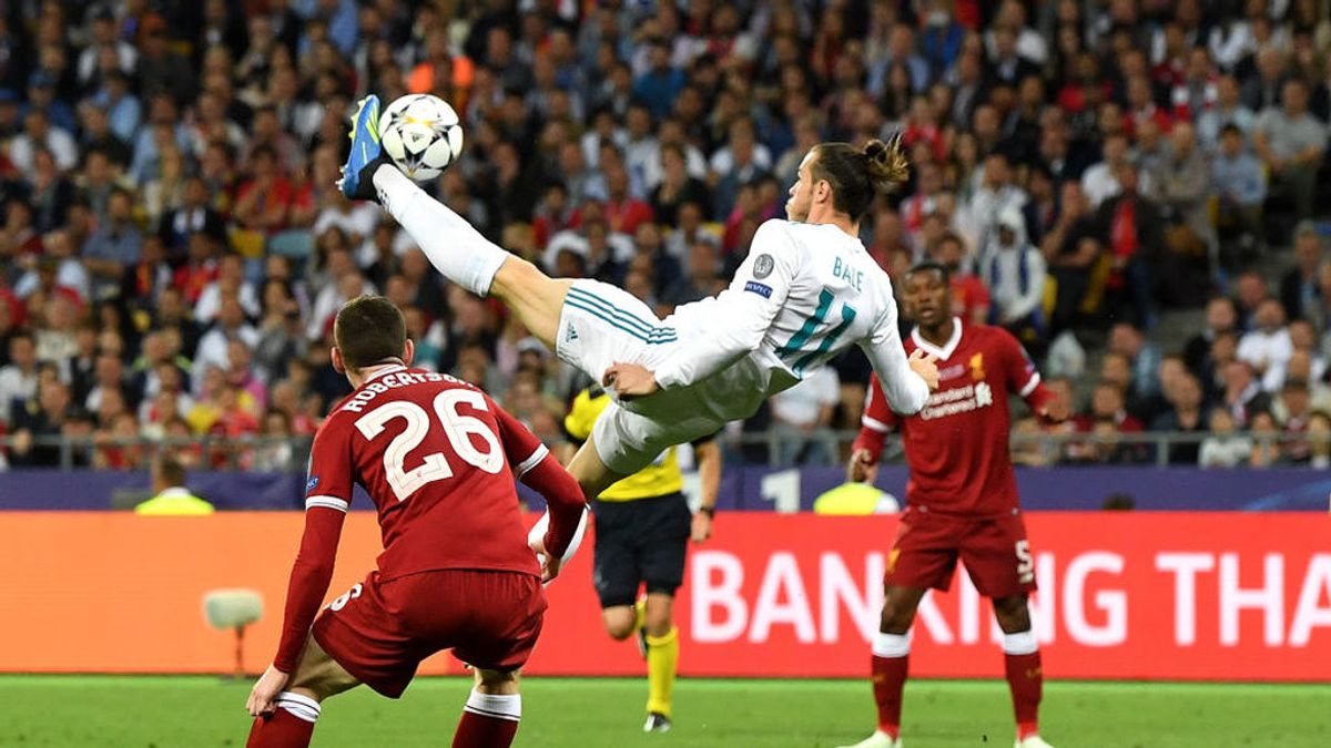 Gareth Bale marca de chilena el segundo gol del Real Madrid ante el Liverpool en la final de la Champions el 26 de mayo de 2018.