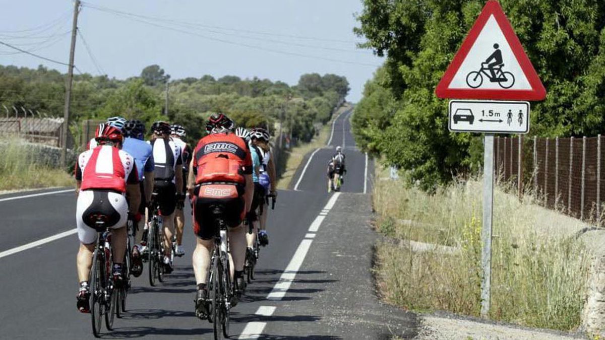 Mueren dos ciclistas tras ser atropellados por un turismo que se dio a la fuga en la localidad leonesa de Matallana de Valmadrigal