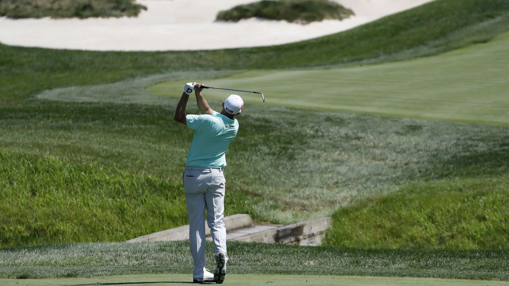 El golfista Bill Haas participando en el torneo de golf americano TPC Potomac