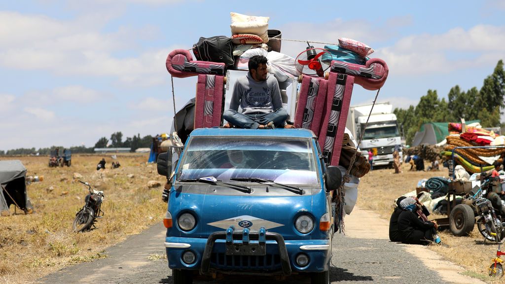 Camioneta totalmente llena en el desplazamiento de uno de los refugiados sirios