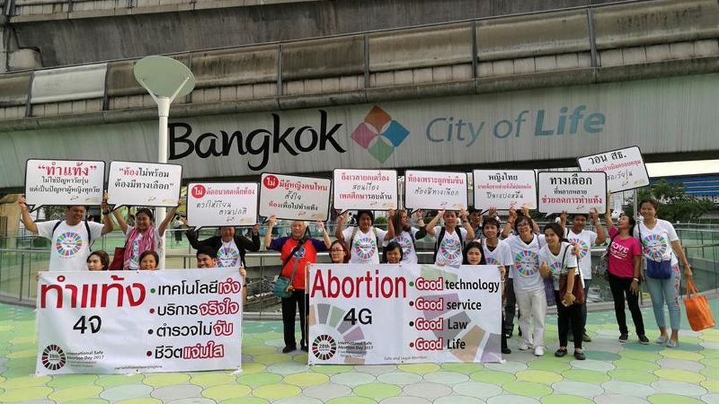 Activistas y médicos a favor del aborto en Tailandia