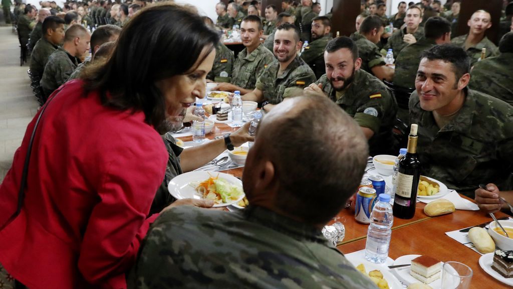 Robles visita a los 610 militares españoles en misión en el Líbano