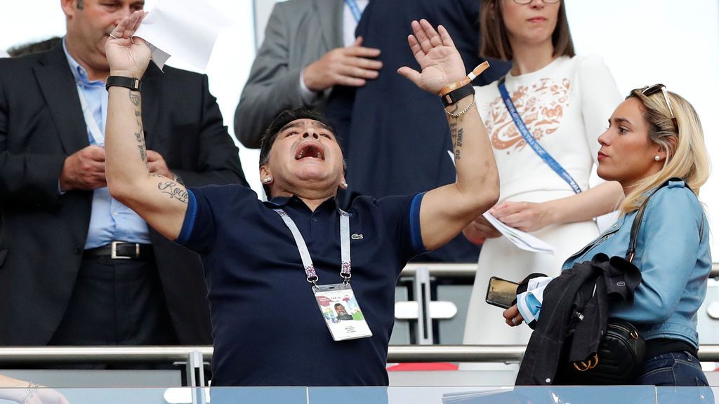 Maradona reapareció tras su lamentable imagen: así vivió la eliminación de Argentina