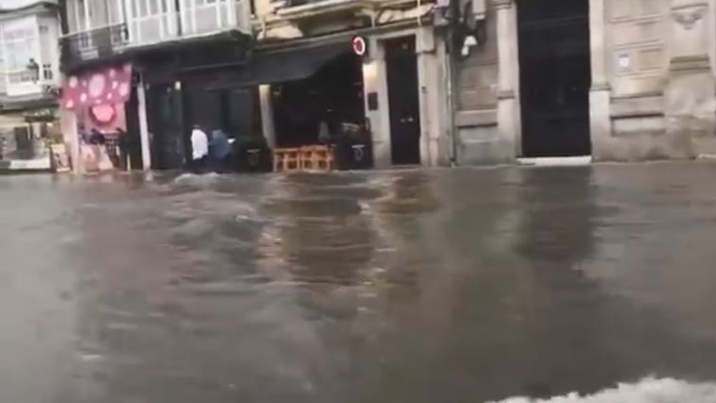 El centro de A Coruña, inundado por una gran tromba de agua