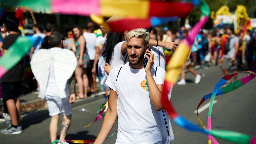 Miles de personas llenan Barcelona para la celebración del Orgullo