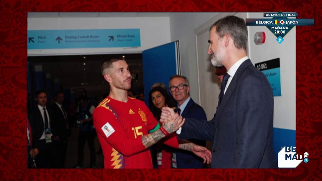 El Rey baja al vestuario para animar a la selección española