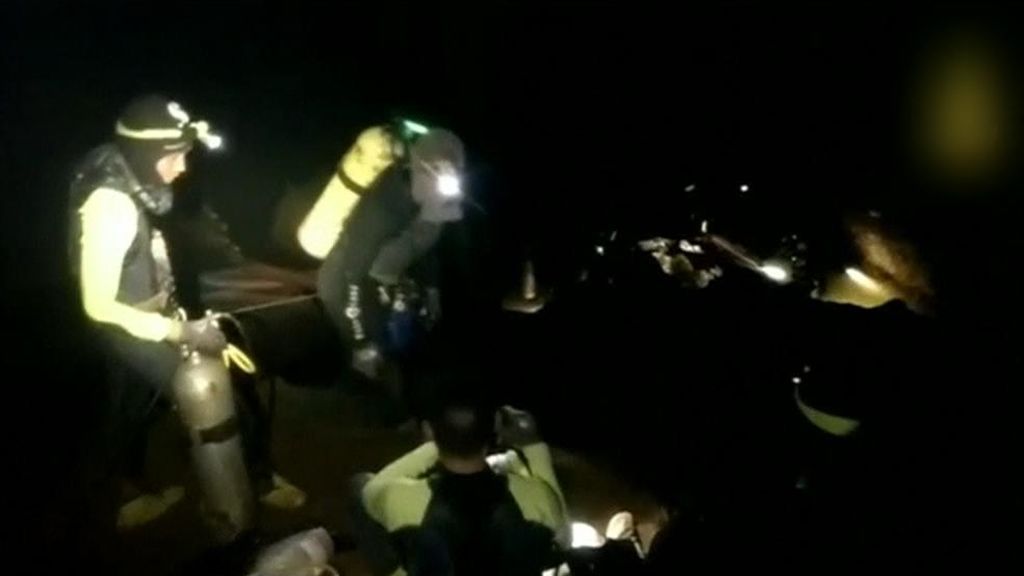 Búsqueda agónica de los 12 miembros del equipo de fútbol infantil desaparecidos en Tailandia