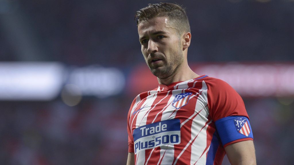 Gabi ya está en Catar y posa con la bufanda del Al Sadd, su nuevo equipo tras dejar el Atlético de Madrid Gabi ya está en Catar y posa con la bufanda del Al Sadd, su nuevo equipo tras dejar el Atlético de Madrid