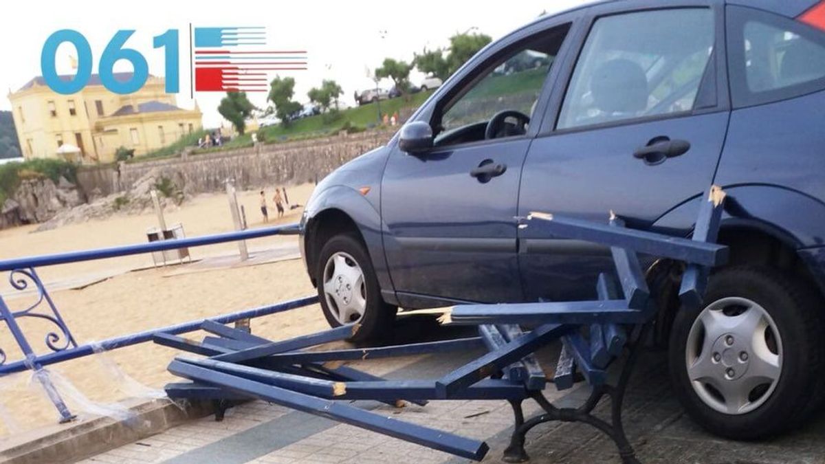 Una menor conducía el coche que atropelló a dos niñas sentadas en un banco en Santander