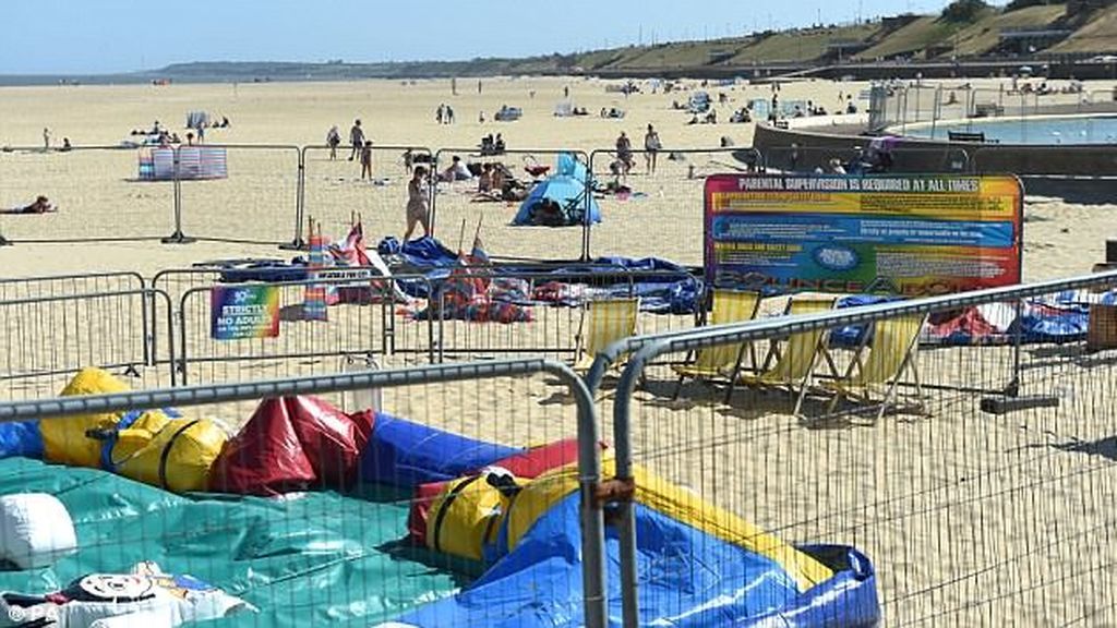 Muere una niña en un castillo hinchable que explotó en una playa inglesa