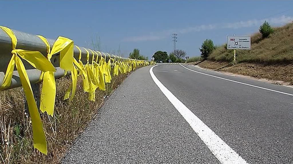 Llenan con lazos amarillos la carretera de acceso a la cárcel a la que va Junqueras