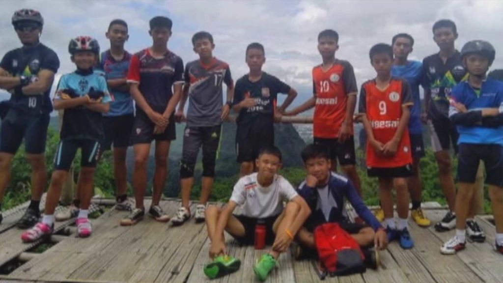 Complicado rescate de los 12 niños y su entrenador atrapados en una cueva de Tailandia