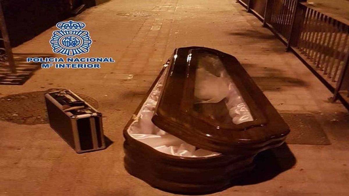 Tres personas en prisión por robar un ataúd en Canarias