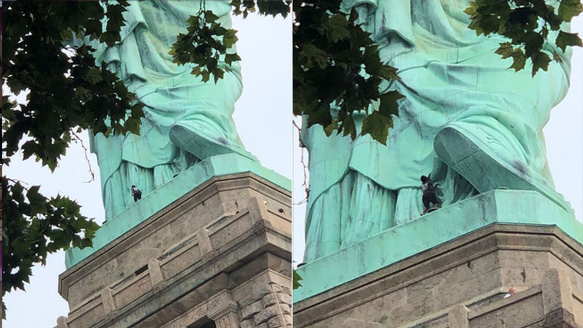 Una mujer escala la Estatua de la Libertad en protesta por la política migratoria de Trump