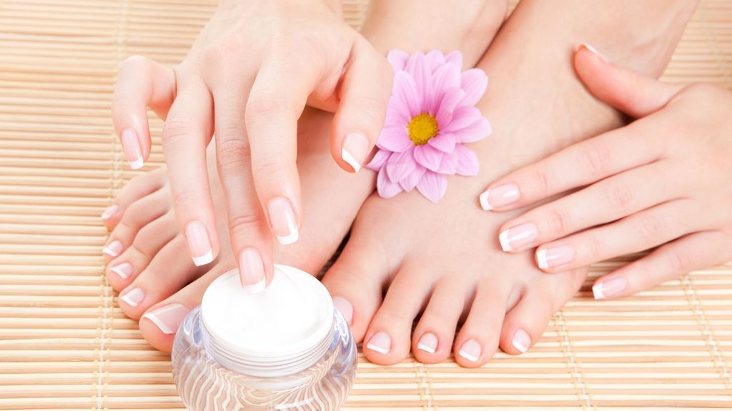 Tips-for-your-hands-and-feet-in-summer