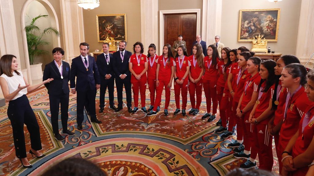 La selección española femenina sub-17 invita a la Reina Letizia al próximo Mundial que se celebra en Uruguay La selección española femenina sub-17 invita a la Reina Letizia al próximo Mundial que se celebra en Uruguay