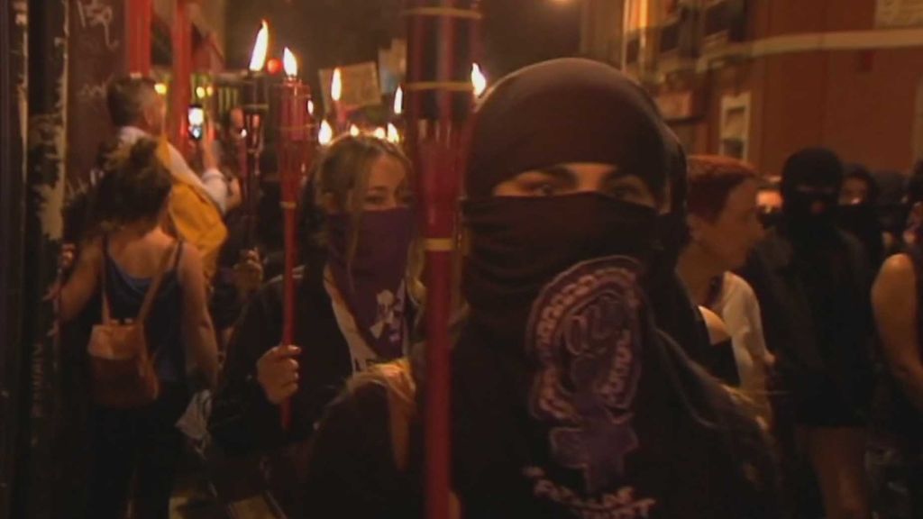 Las mujeres toman Pamplona para pedir respeto e igualdad en Sanfermines