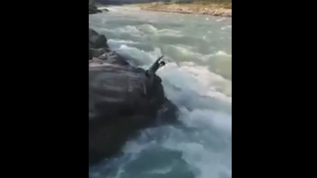 Muere un joven de 19 años tras caer a un río cuando intentaba sacarse un selfi