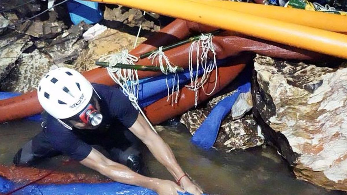 Muere un buzo en las tareas de rescate de los niños atrapados en la cueva de Tailandia