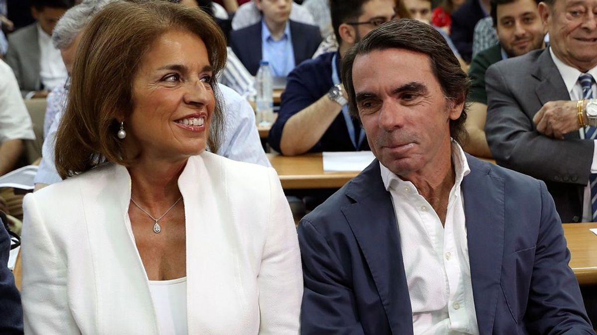 Aznar le señala a Santamaría y Casado que hay que "refundar" un PP "integrado y fuerte"