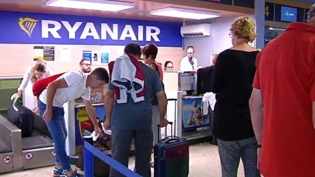Los empleados de Ryanair se plantan y convocan huelgas el 25 y 26 de julio