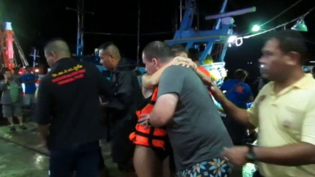 Un muerto y más de 50 desaparecidos en un naufragio en Tailandia