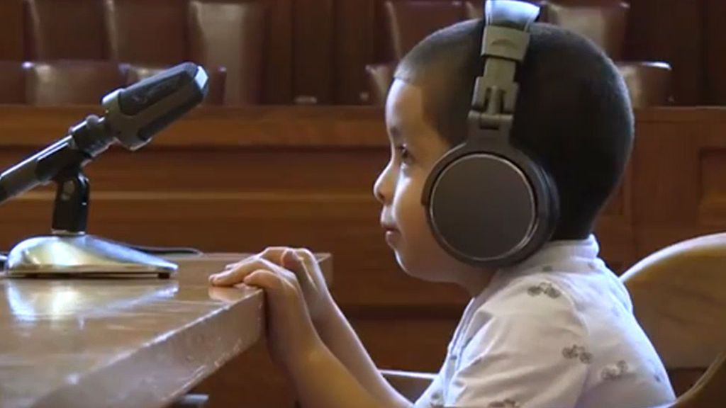 Desgarrador vídeo de menores deportados en EEUU: con tres años, solos ante un juez