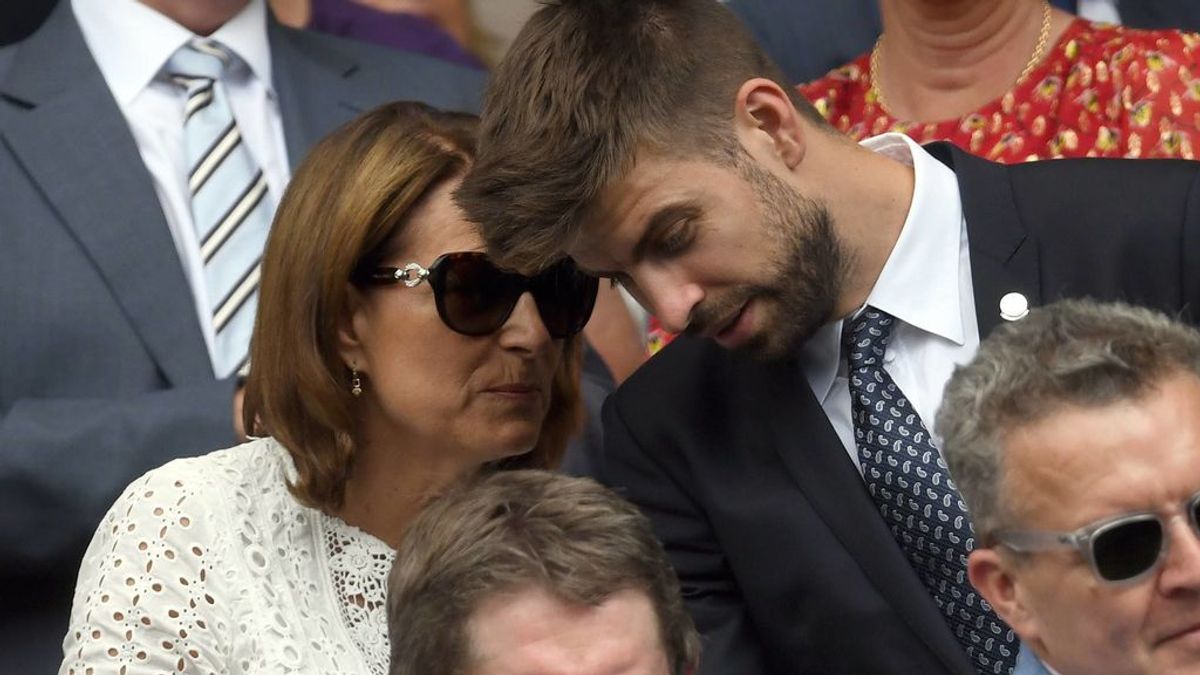 Mano a mano: analizamos qué hace Piqué en las gradas del tenis con la madre de Kate Middleton