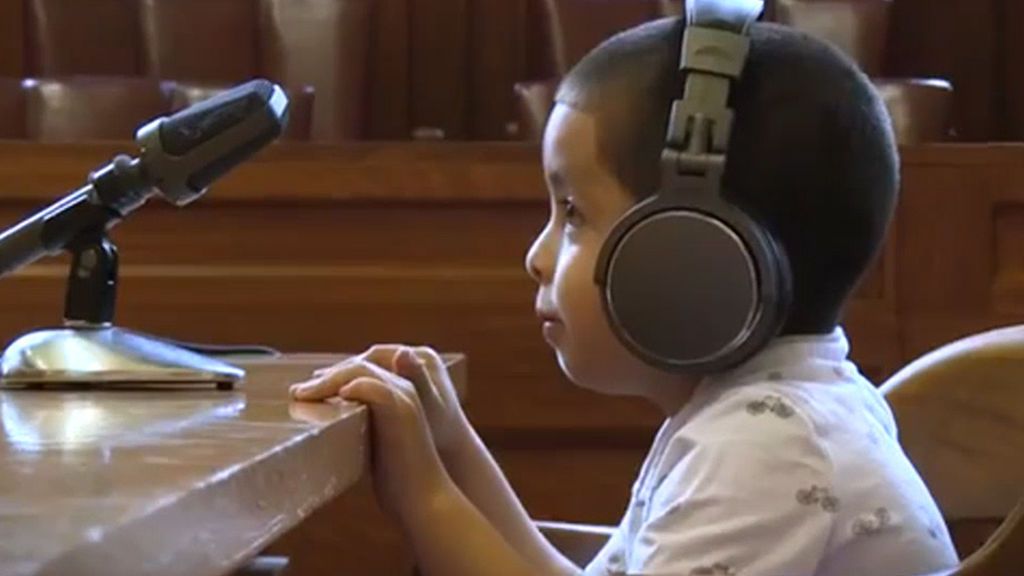 Niños de 3 años, ante un juez: desgarrador vídeo sobre menores deportados en EEUU