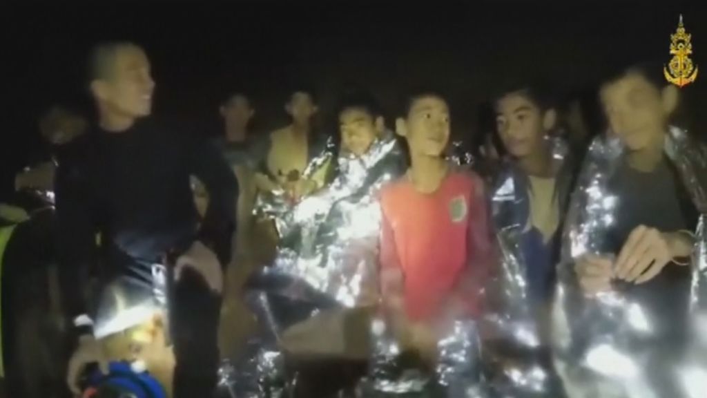 Rescatados seis de los niños atrapados en la cueva inundada de Tailandia