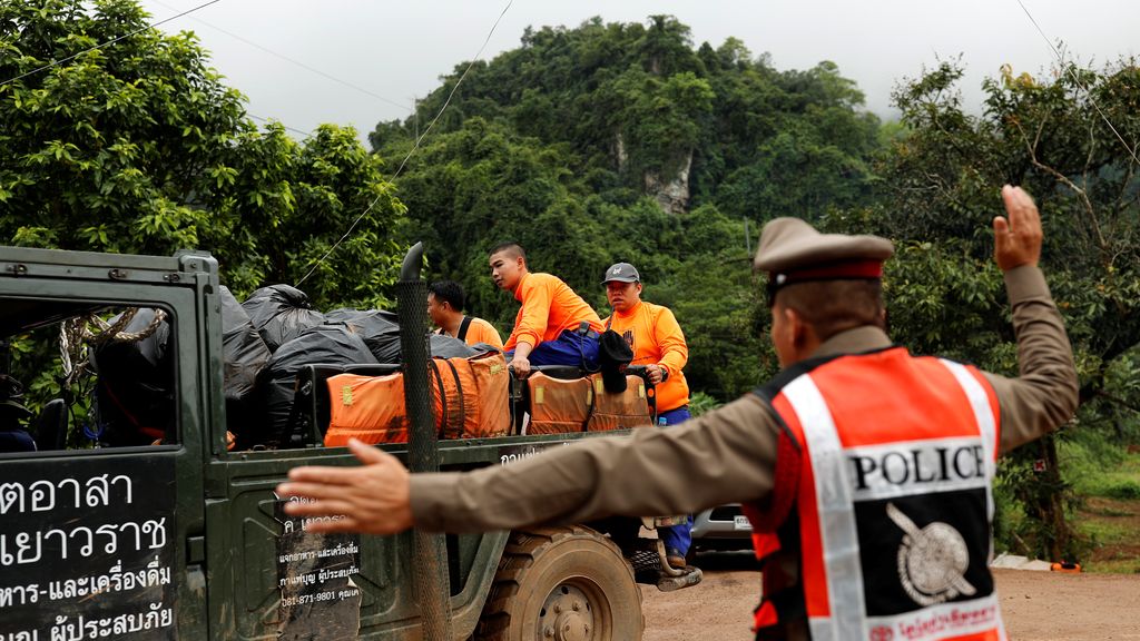 Miembros extranjeros ayudan en el rescate
